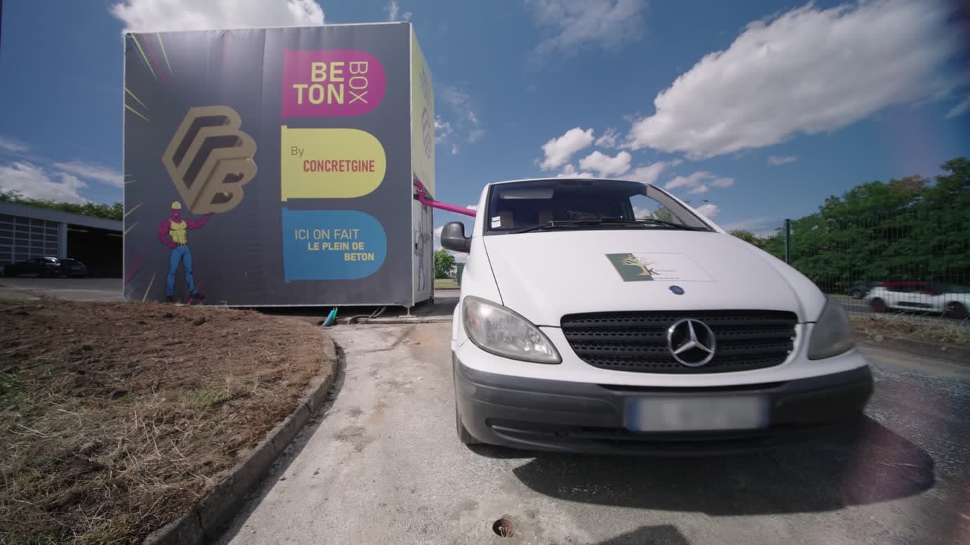 La BétonBox livrée et installée sur un site